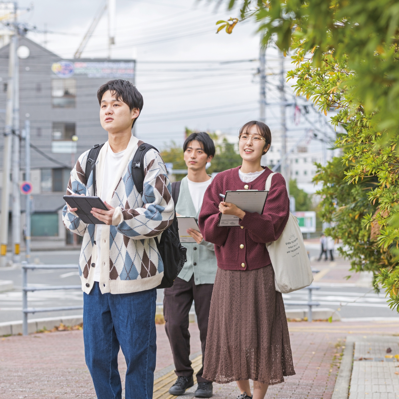 掌握经济学、经营学、商学知识的同时思考公共问题的能力