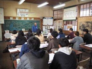 听青海岛共和国的滨野国王(代表)的讲话