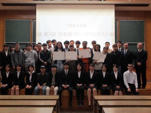 参赛者和审查员、学生支援者